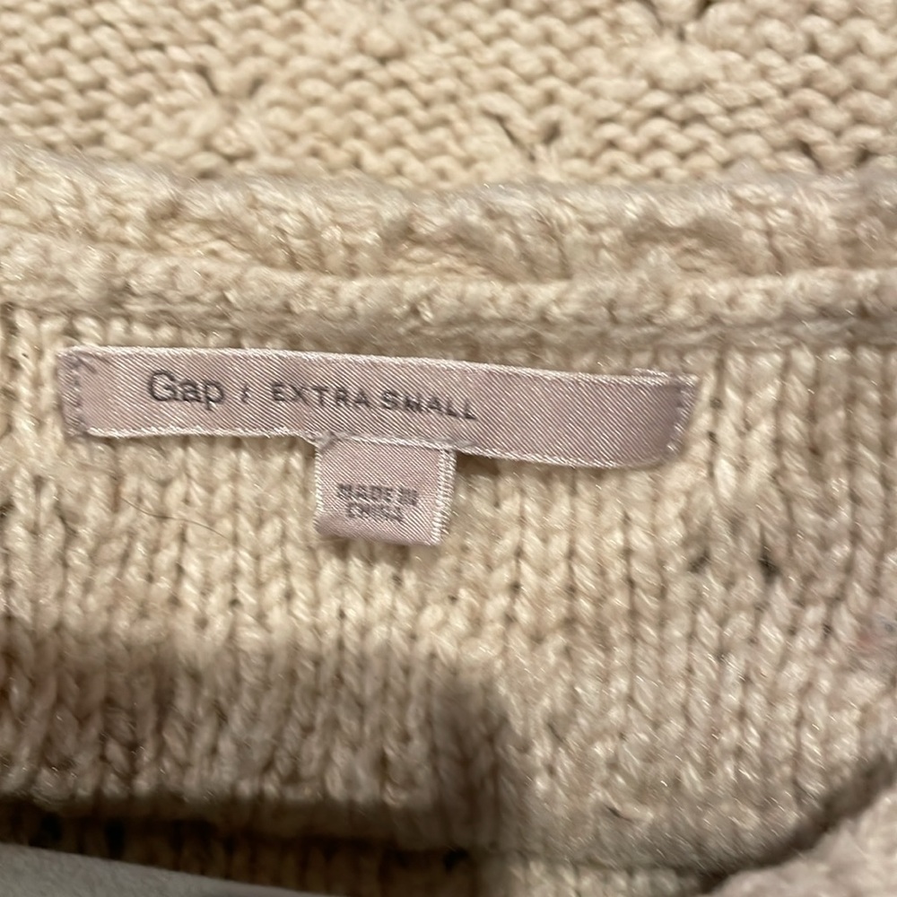 Gap extra small cream colored sweater. Short sleeves - Picture 3 of 4